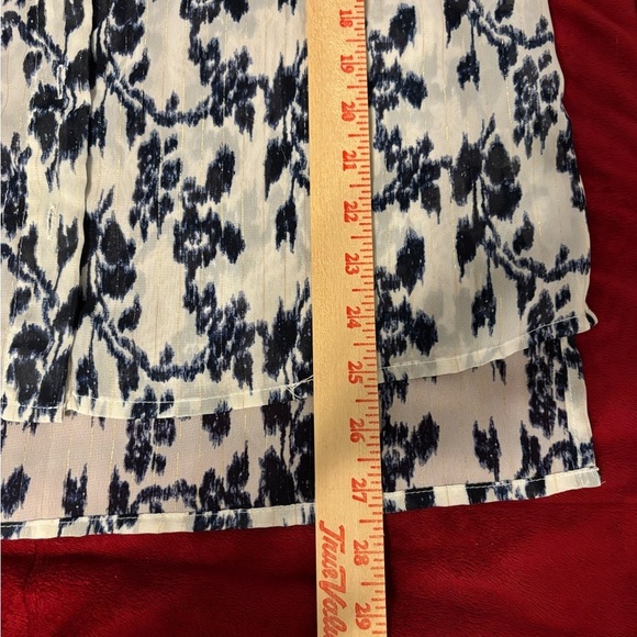 BKE Blue and White Patterned Blouse - Picture 4 of 7